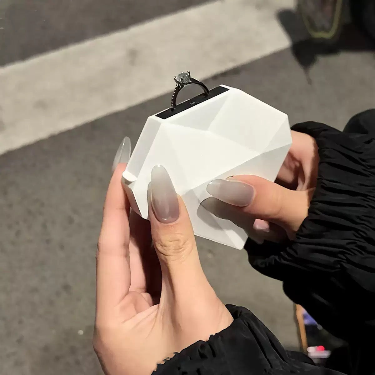 خاتم القلب الماسي مع علبة هدايا فاخرة لمفاجئة مميزة