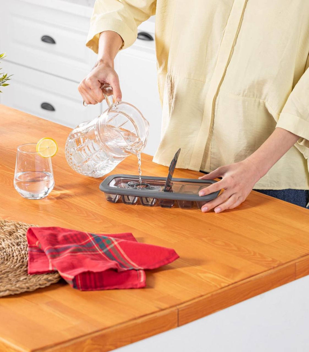 قالب مكعبات الثلج الكبير مع غطاء محكم - تركي الصنع