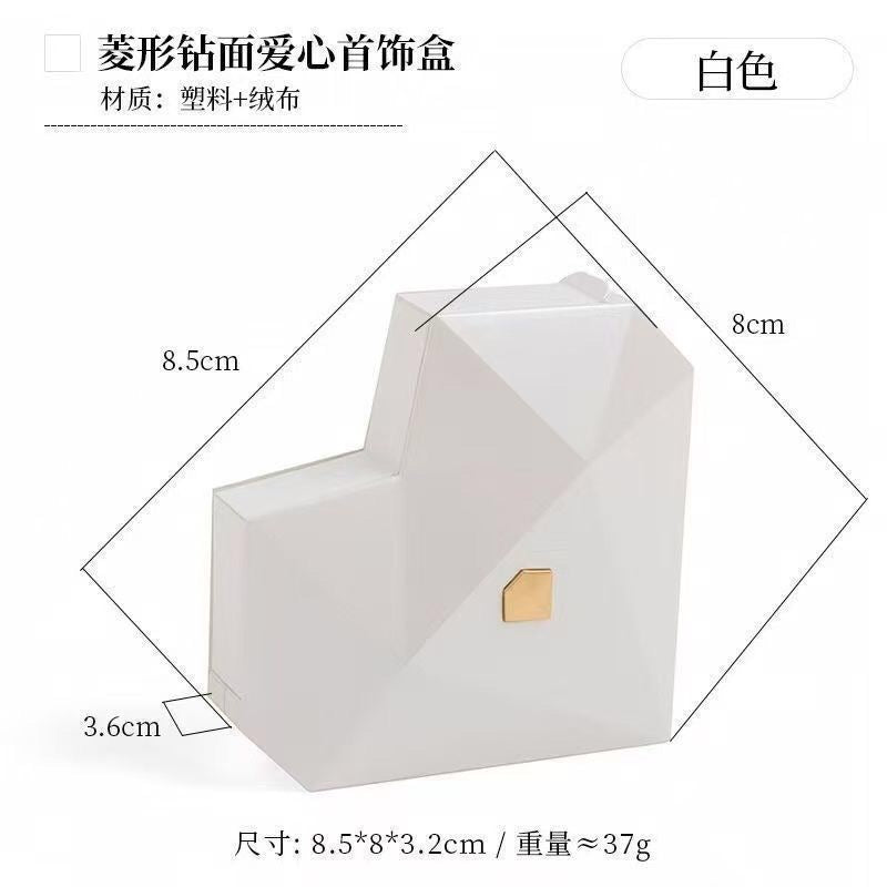 خاتم القلب الماسي مع علبة هدايا فاخرة لمفاجئة مميزة