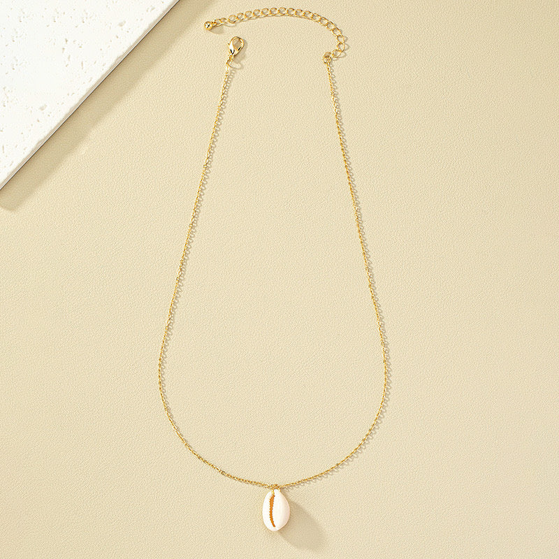 سلسلة صدف طبيعي بتعليقة واحدة – تصميم بسيط وأنيق