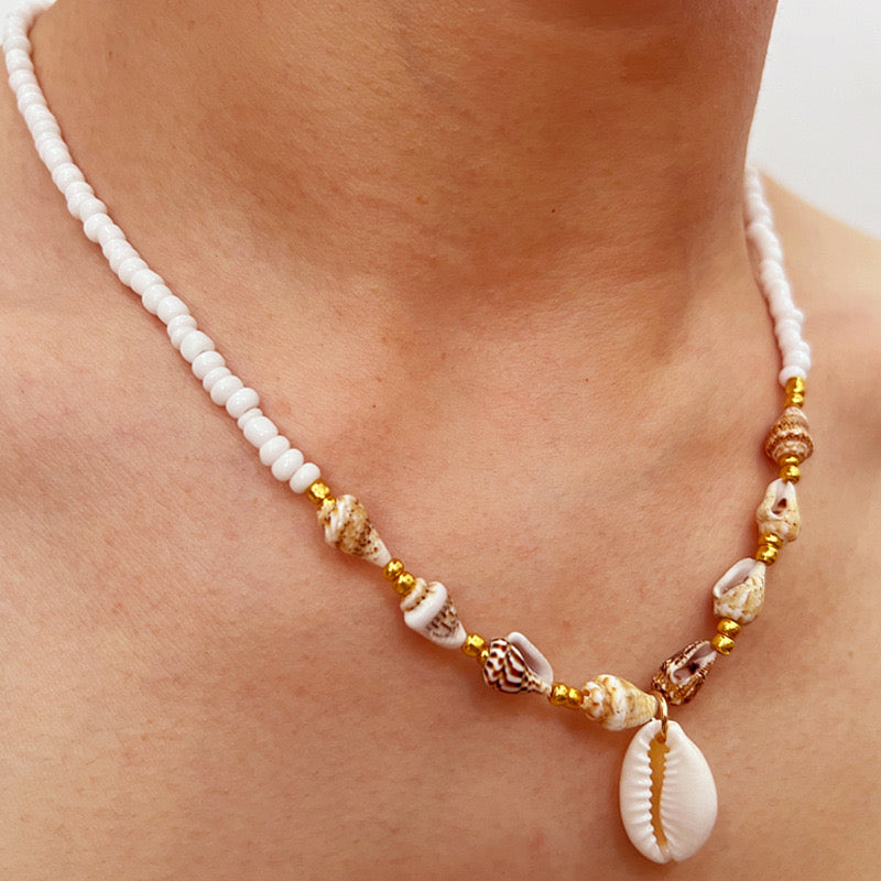 سلسلة بحر خرز مع صدف طبيعي