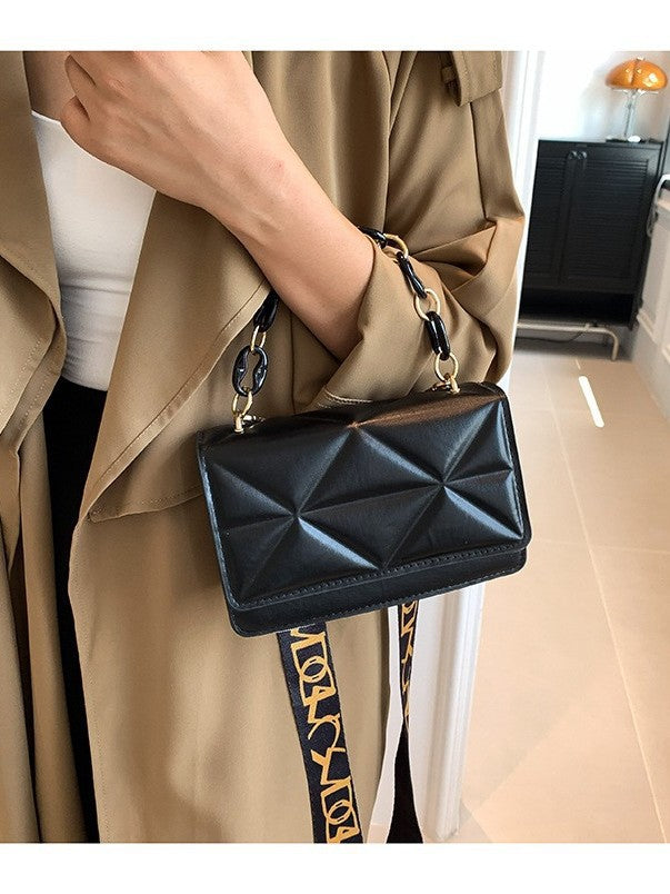 شنطة كروس بودي مبطنة بسلسلة – تصميم عصري أنيق