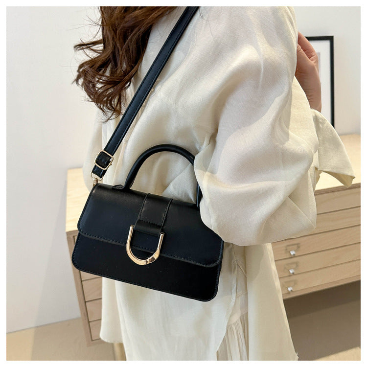 شنطة كروس بودي جلد صناعي أنيقة بقفل U ذهبي