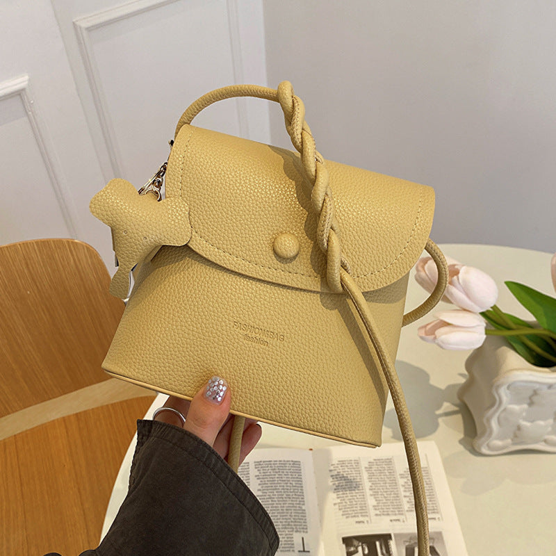 شنطة نسائية ميني جلد معالج PU – لون أصفر أنيق بحزام طويل