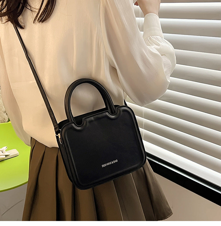 شنطة يد نسائية جلد معالج PA – تصميم أنيق وعصري