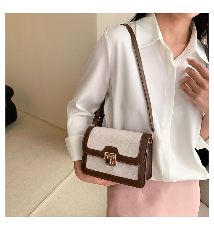 شنطة كروس جلد بتصميم أنيق بقفل ذهبي