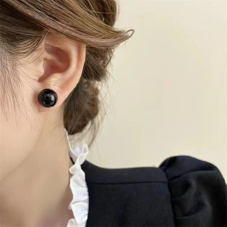 حلق أذن دائري كلاسيك أسود لامع – تصميم بسيط ستايل بيرسينج عصري