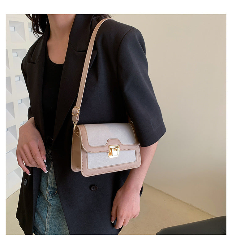 شنطة كروس جلد بتصميم أنيق بقفل ذهبي