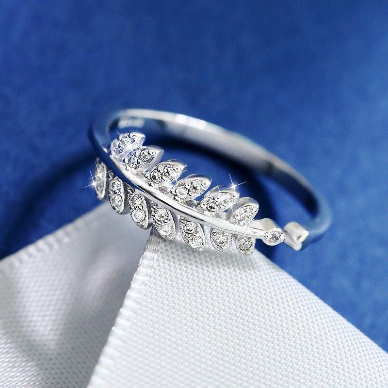 خاتم نسائي أنيق بتصميم ورقة شجر وأحجار لامعة – مقاس حر قابل للتعديل