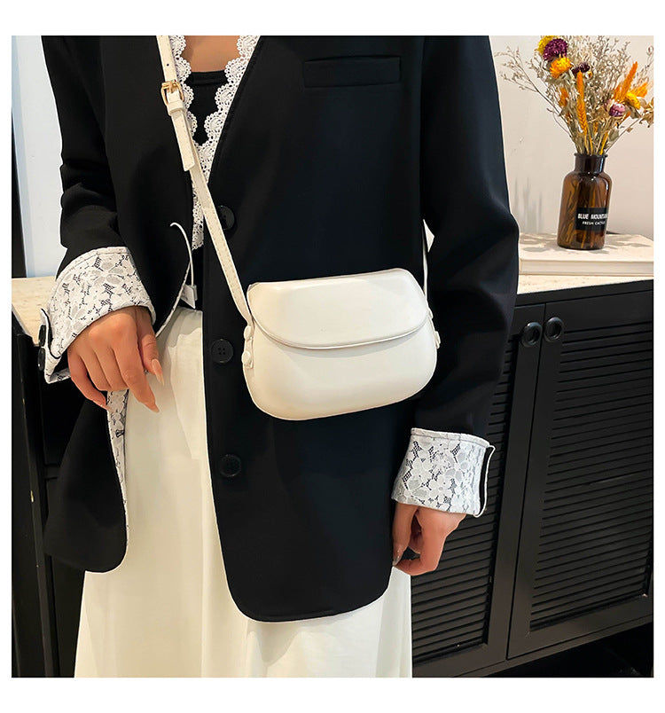 شنطة كروس ميني جلد ناعم بتصميم أنيق وعصري