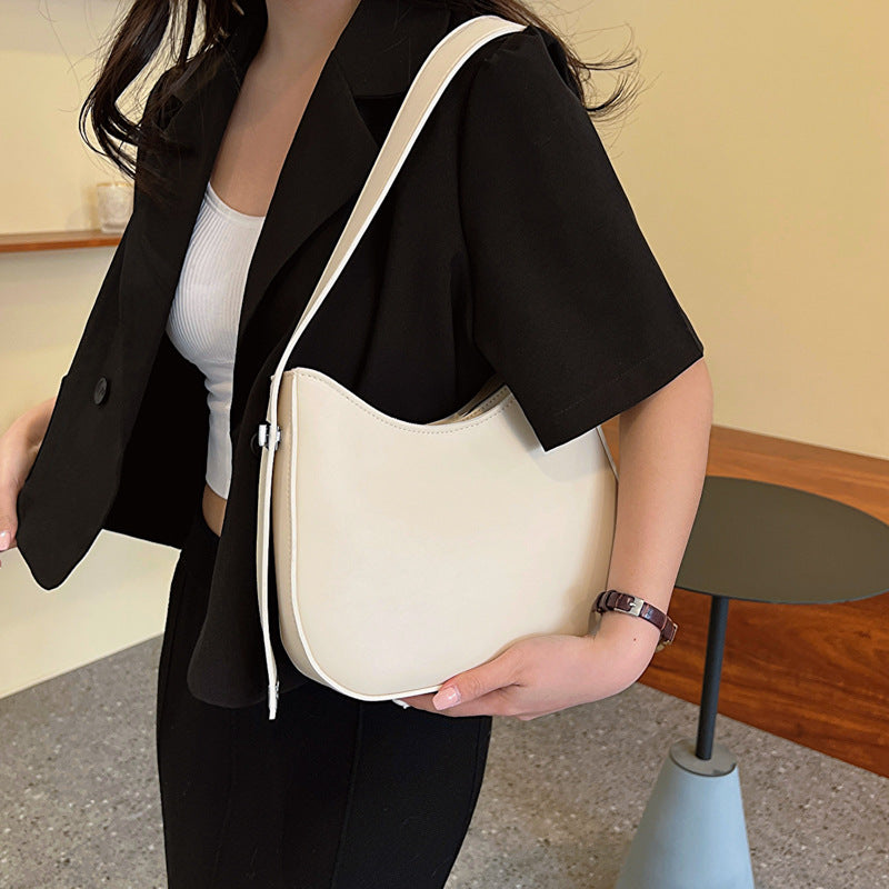 حقيبة كتف نسائية جلد PU مع تعليقة – لون كريمي أنيق