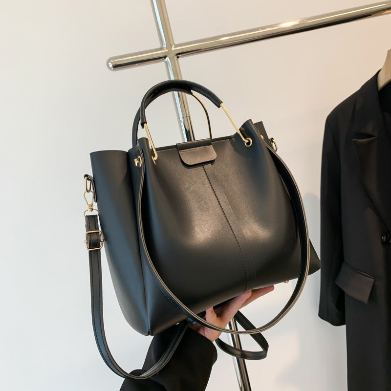 شنطة حريمي جلد معالج PA سوداء