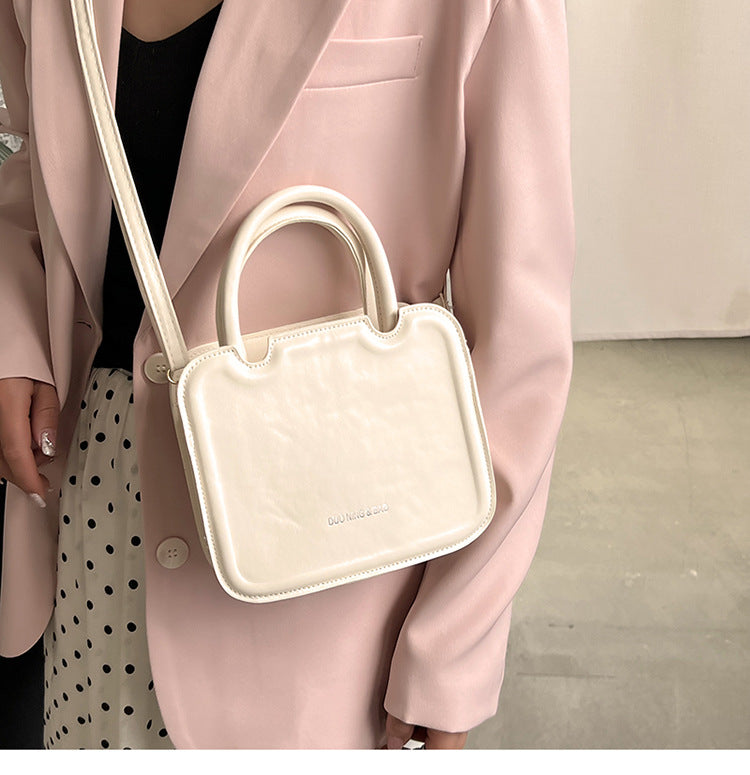 شنطة يد نسائية جلد معالج PA – تصميم أنيق وعصري