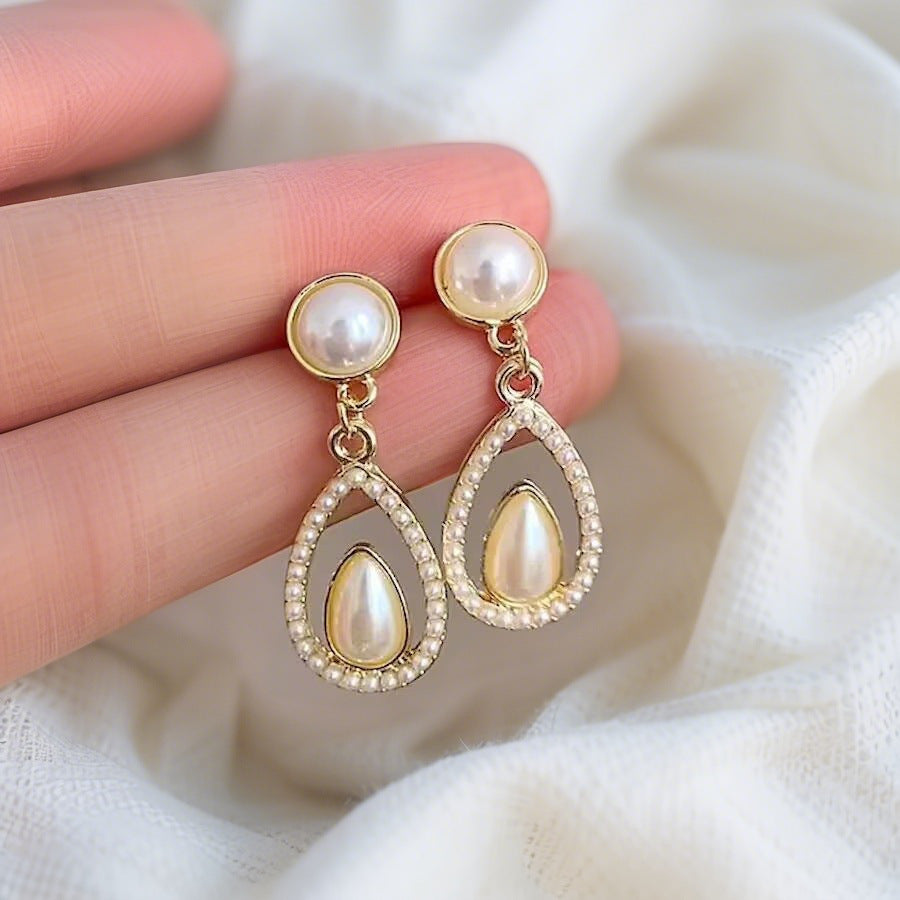 حلق أذن متدلي بتصميم دمعة مرصعة باللؤلؤ – أناقة راقية وفخامة ناعمة