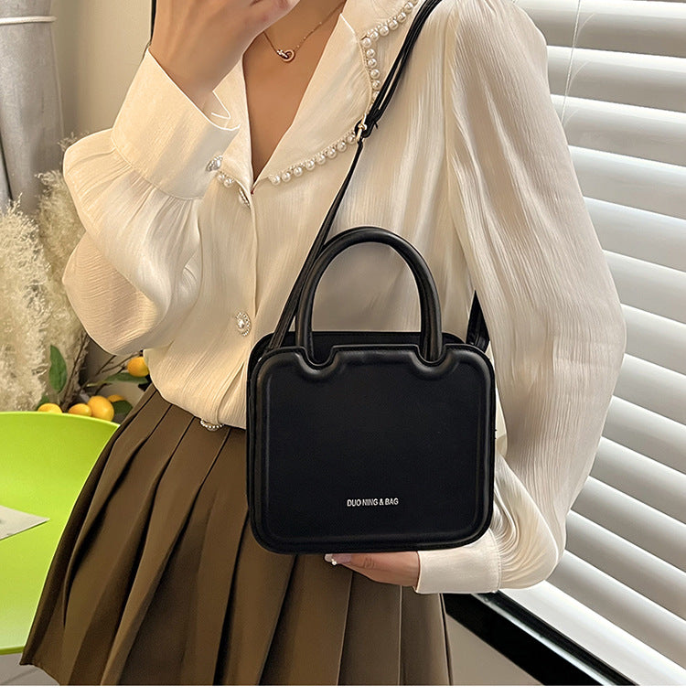 شنطة يد نسائية جلد معالج PA – تصميم أنيق وعصري