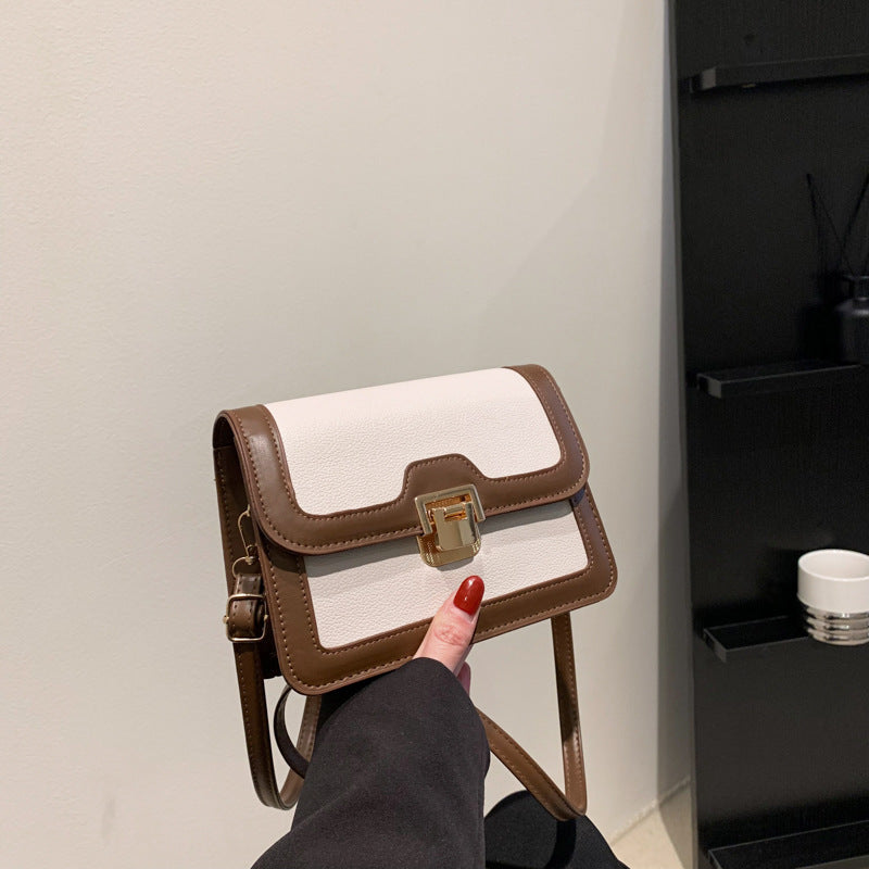 شنطة كروس جلد بتصميم أنيق بقفل ذهبي