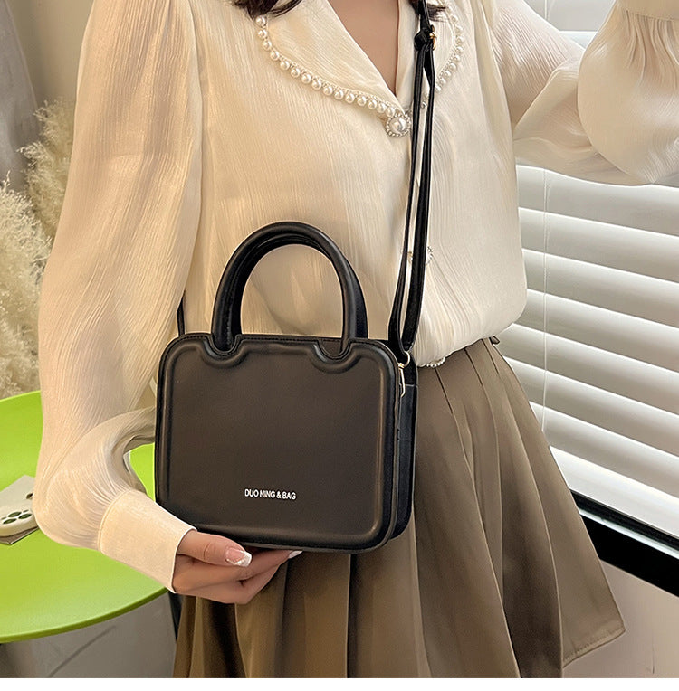 شنطة يد نسائية جلد معالج PA – تصميم أنيق وعصري