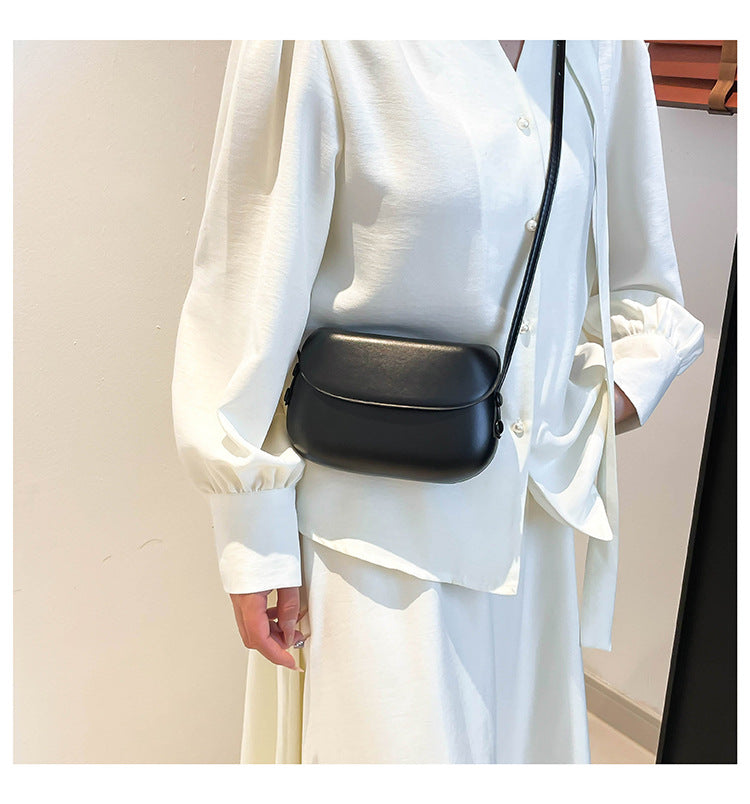 شنطة كروس ميني جلد ناعم بتصميم أنيق وعصري