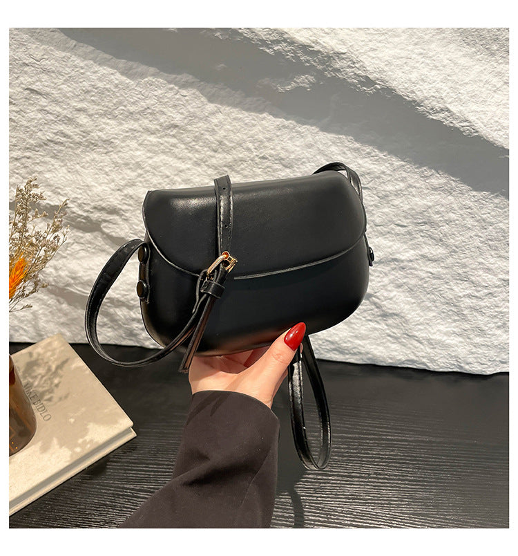 شنطة كروس ميني جلد ناعم بتصميم أنيق وعصري