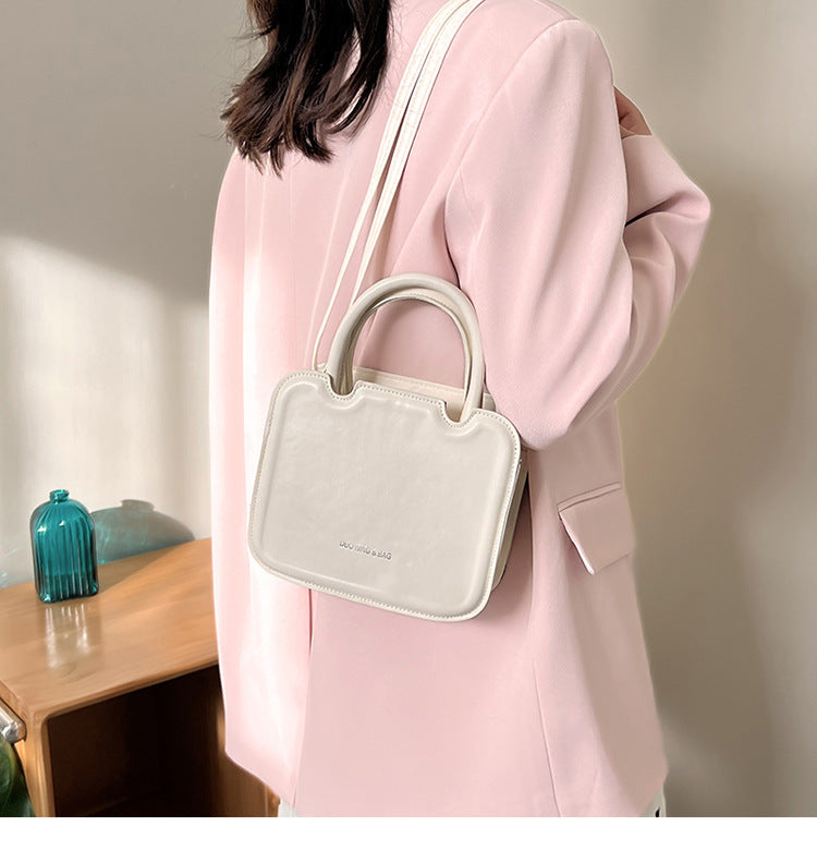 شنطة يد نسائية جلد معالج PA – تصميم أنيق وعصري