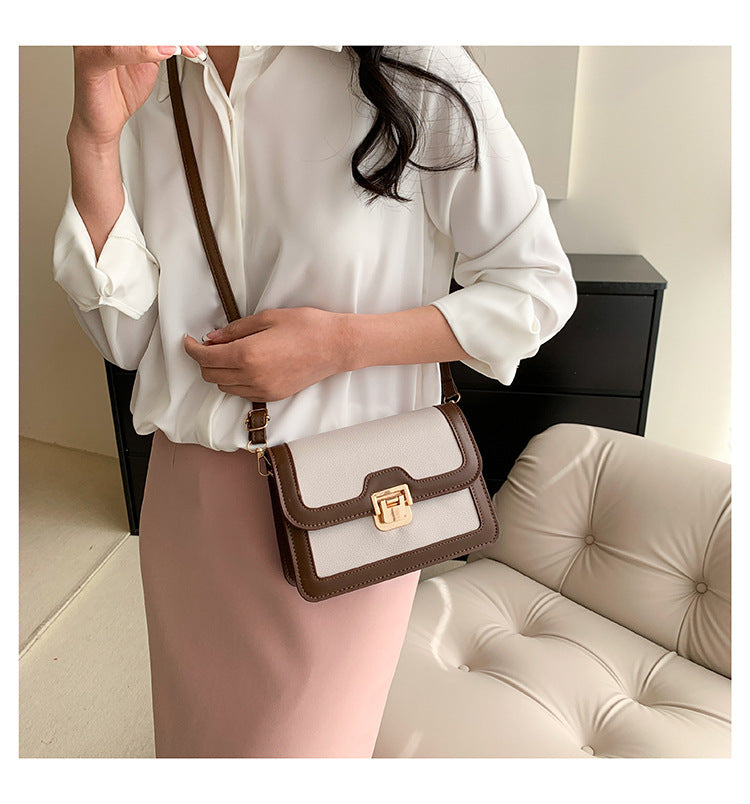 شنطة كروس جلد بتصميم أنيق بقفل ذهبي