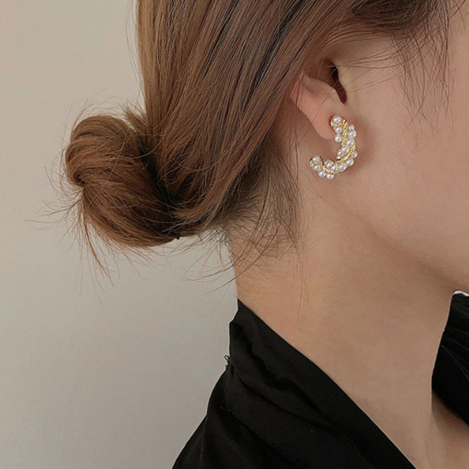 حلق بتصميم دائري مرصع باللؤلؤ – مطلي بماء الذهب