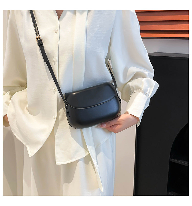 شنطة كروس ميني جلد ناعم بتصميم أنيق وعصري