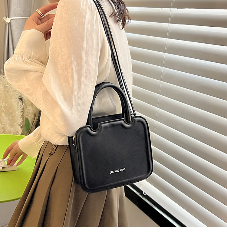 شنطة يد نسائية جلد معالج PA – تصميم أنيق وعصري