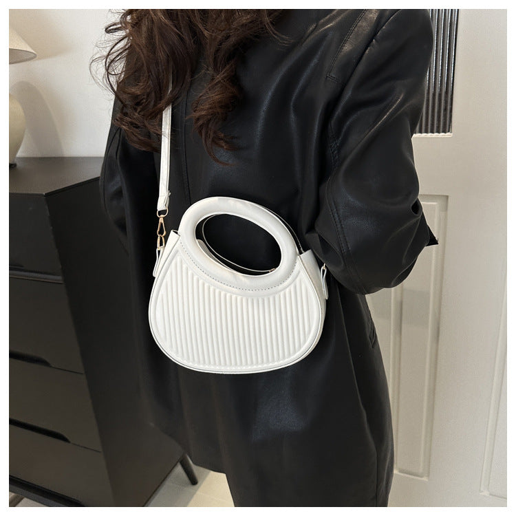 شنطة كروس بودي دائرية بمقبض دائري وتصميم مخطط