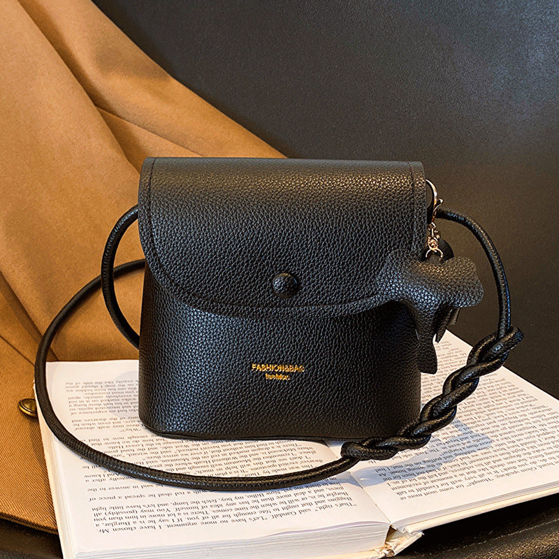 شنطة نسائية ميني جلد معالج PU – لون أصفر أنيق بحزام طويل