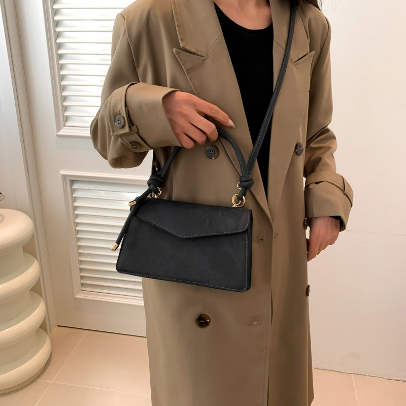 شنطة كروس بودي جلد PA بني بتصميم أنيق وعصري