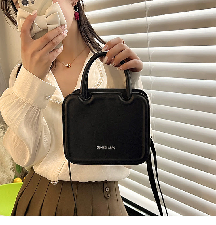 شنطة يد نسائية جلد معالج PA – تصميم أنيق وعصري