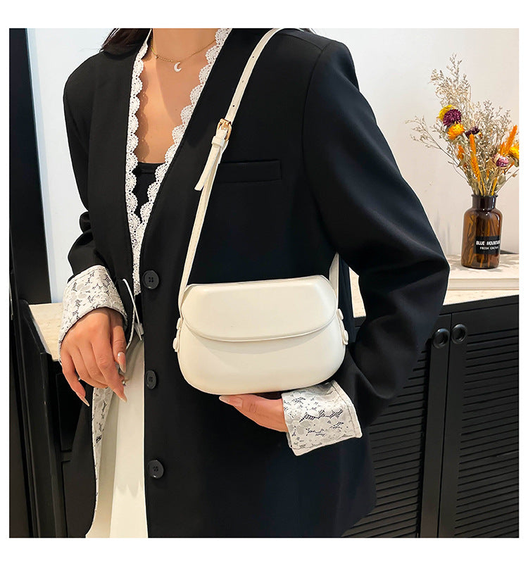 شنطة كروس ميني جلد ناعم بتصميم أنيق وعصري