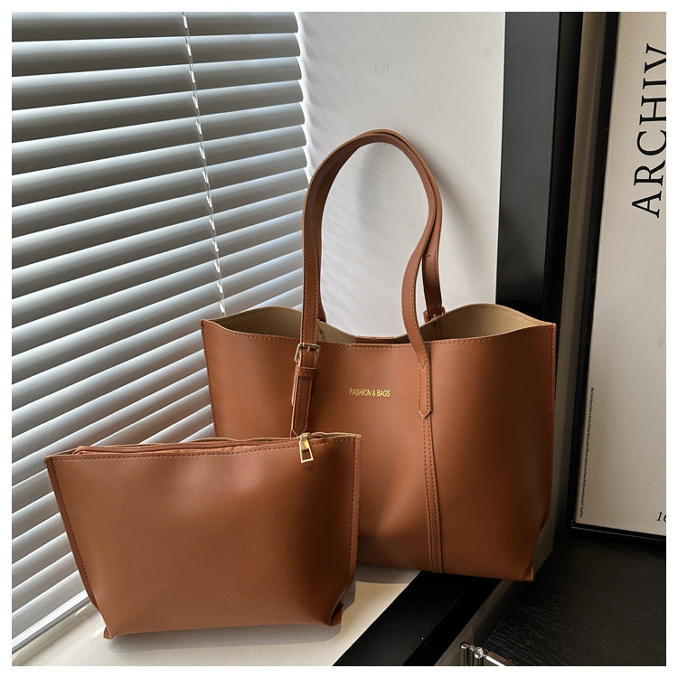 شنطة توت كبيرة أنيقة (حقيبة + باوتش داخلي) - ٢ قطعة