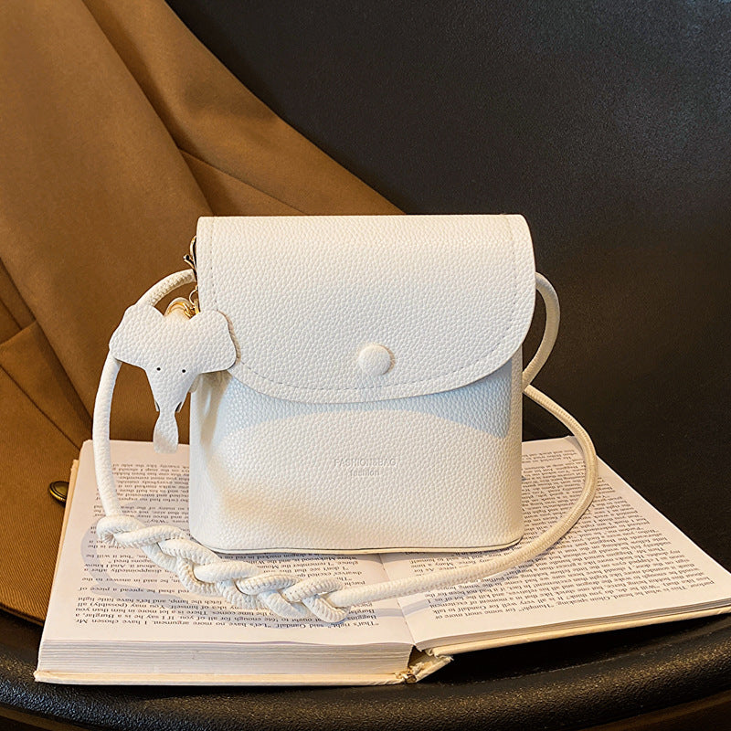 شنطة نسائية ميني جلد معالج PU – لون أصفر أنيق بحزام طويل