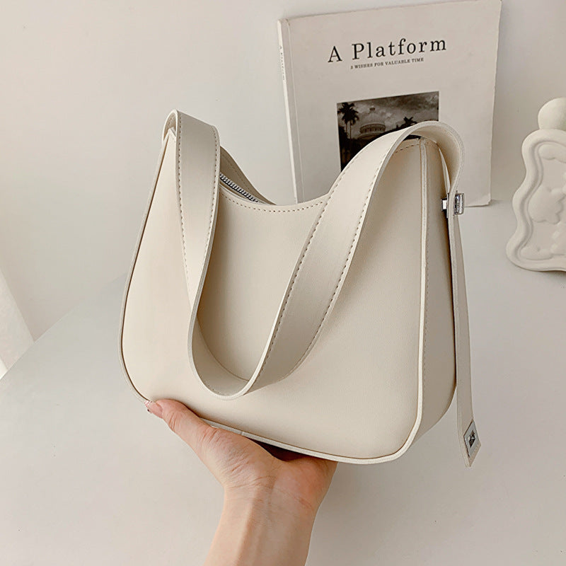 حقيبة كتف نسائية جلد PU مع تعليقة – لون كريمي أنيق