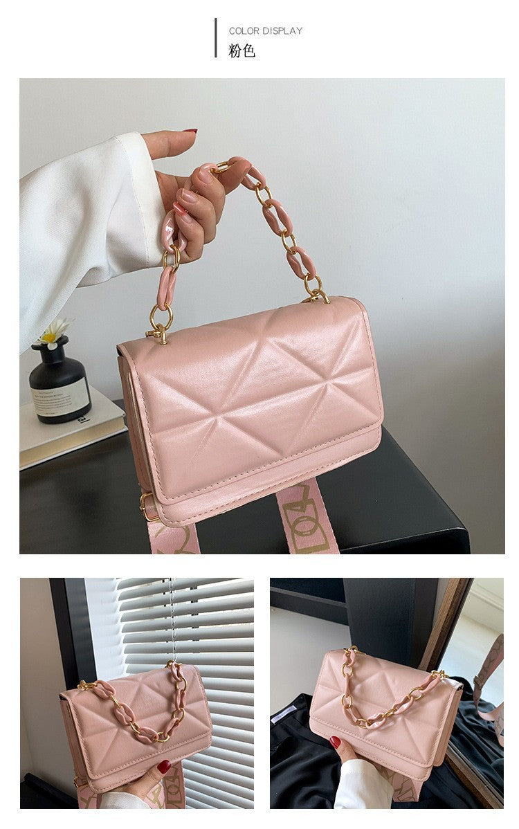 شنطة كروس بودي مبطنة بسلسلة – تصميم عصري أنيق