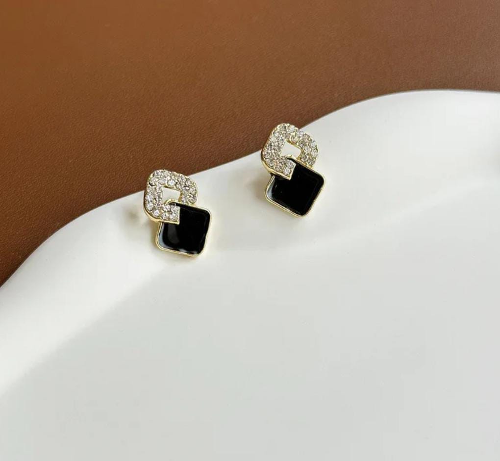 حلق كلاسيك اسود مع فصوص زركون - batcino.com