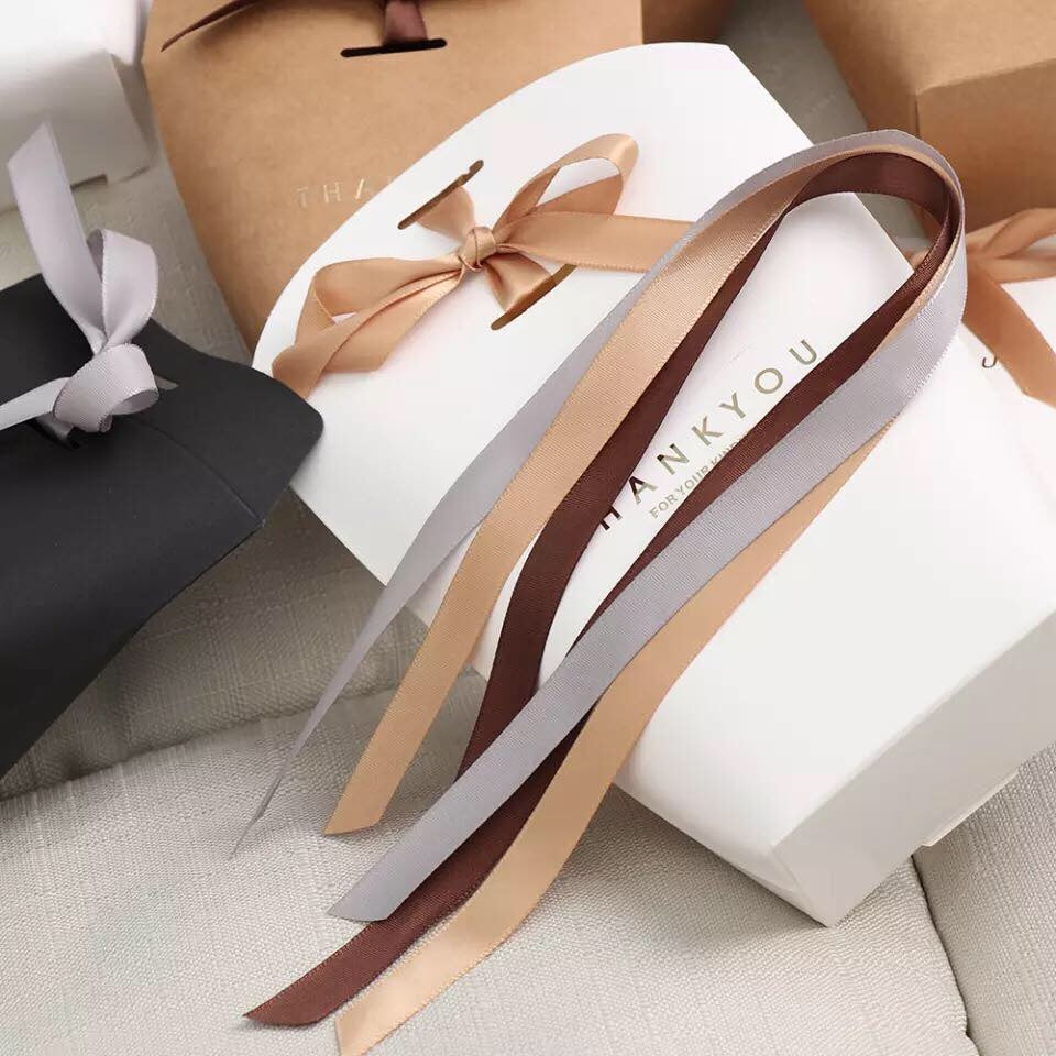 شنطة هدايا بيضاء merci - batcino.com