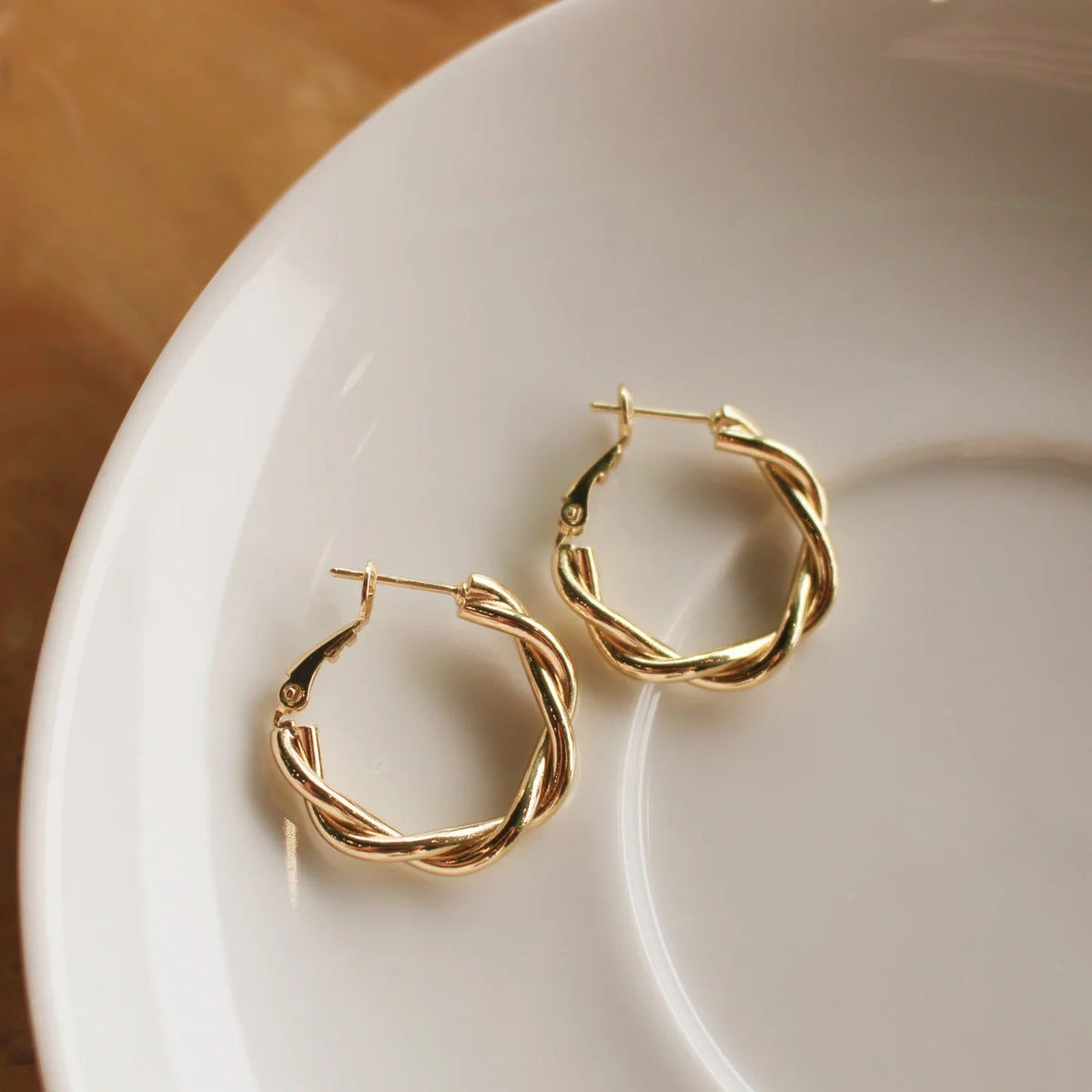 حلق كلاسيك ستانلس بتصميم بسيط ومميز