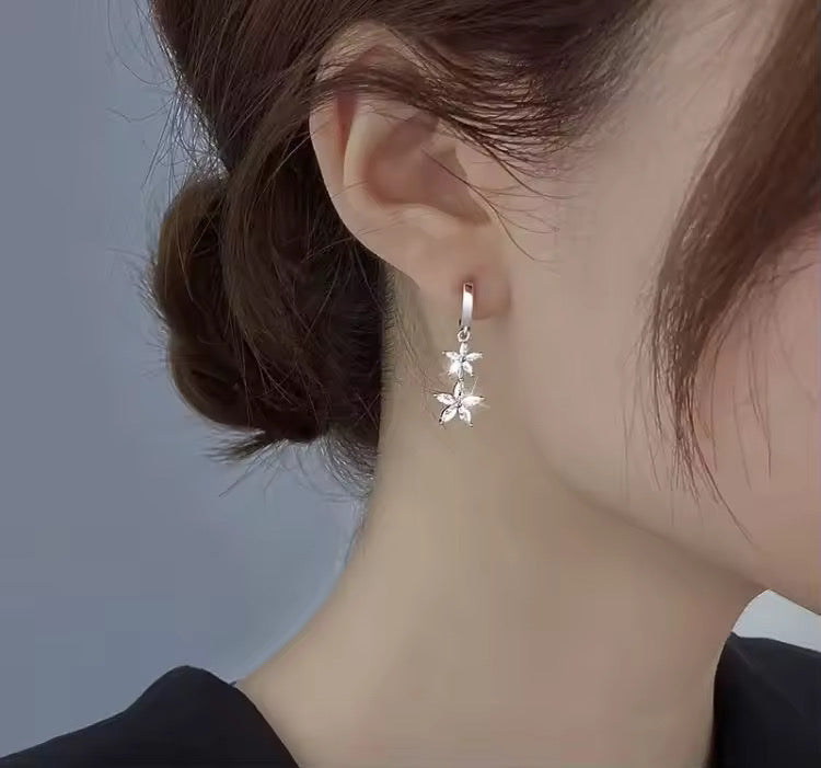 حلق النجوم بتصميم دروب كريستال فضه 925