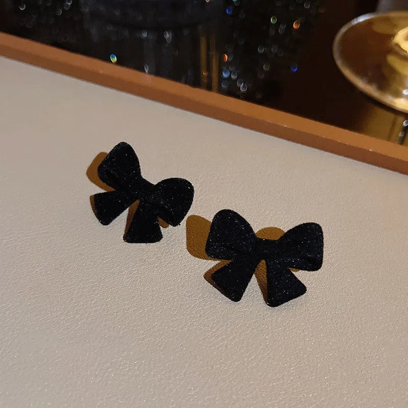 حلق فيونكة بتصميم بسيط - batcino.com