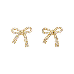 حلق نسائي فيونكة مطلي بماء الذهب مرصع بفصوص لامعة – تصميم أنيق