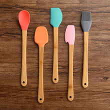 مجموعة معالق سباتولا 5 قطع من السيليكون مقاومة للحرارة العالية وخالية من مادة بيسفينول