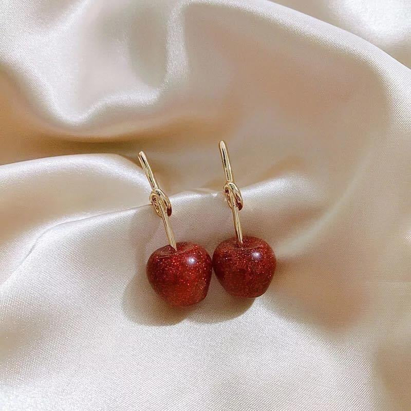 حلق بتصميم فاكهة التفاح - batcino.com