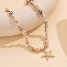 سلسلة خرز صدف طبيعي مع نجمة بحر ذهبية