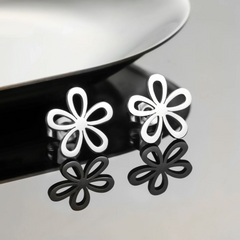 حلق برسينج بتصميم بسيط لزهرة الياسمين مطلي بالفضه