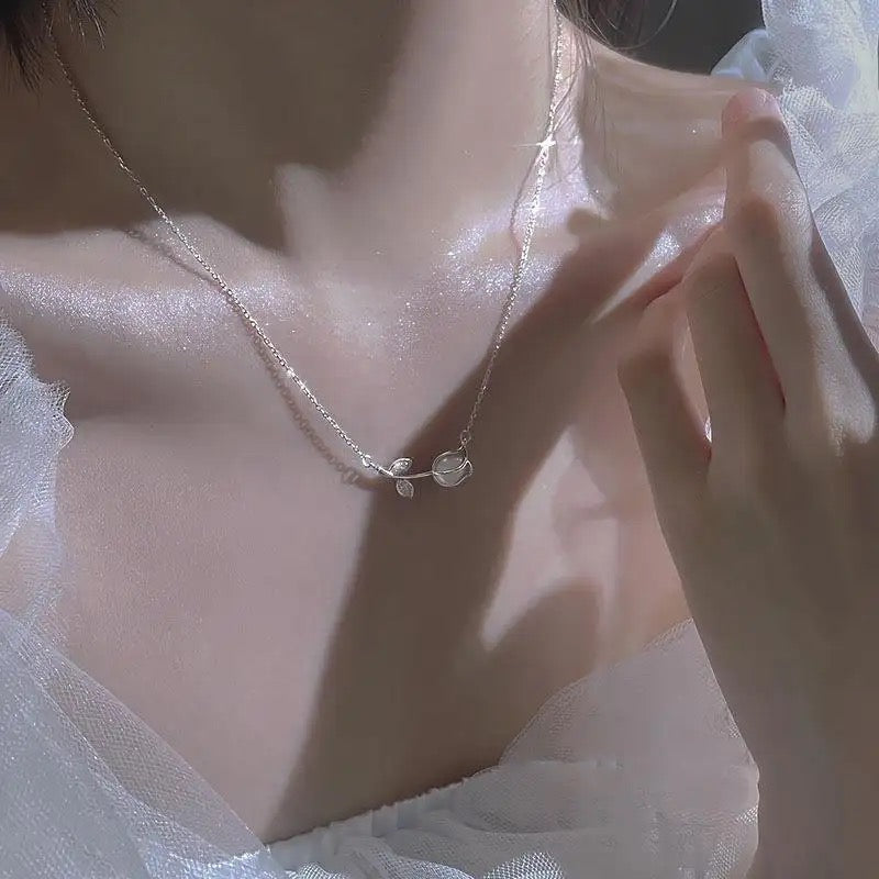 سلسلة زهرة التوليب مع فصوص زركون