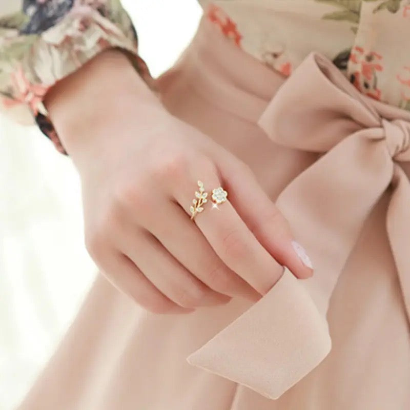 خاتم زهرة مع فصوص كريستال - مقاس حر - batcino.com