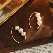 حلق نصف دائري باللؤلؤ مع إطار مطلي بماء الذهب